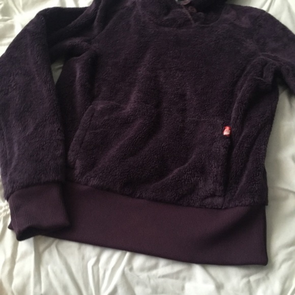 The North Face Plum Purple Oso Fuzzy Pullover Top - Picture 3 of 4